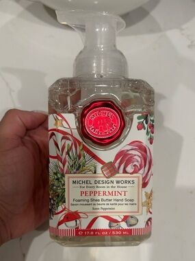 Michel Designs * Sealed Peppermint Foaming Shea Butter Hand Soap - Red/White